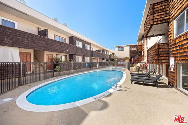 5400 Newcastle Avenue 66, Encino, CA 91316