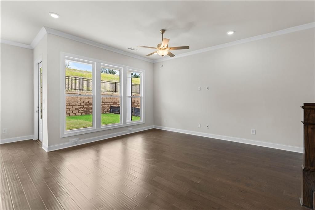 Image 12 of property listing at 651 Summitt Hill Way, Cumming, GA 30040