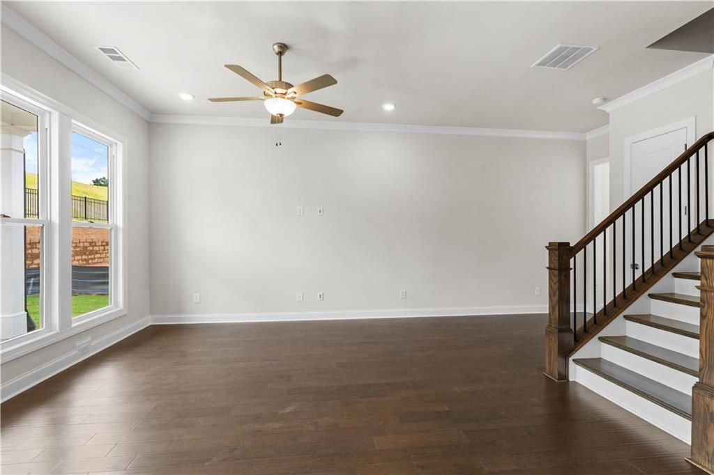 Image 13 of property listing at 651 Summitt Hill Way, Cumming, GA 30040