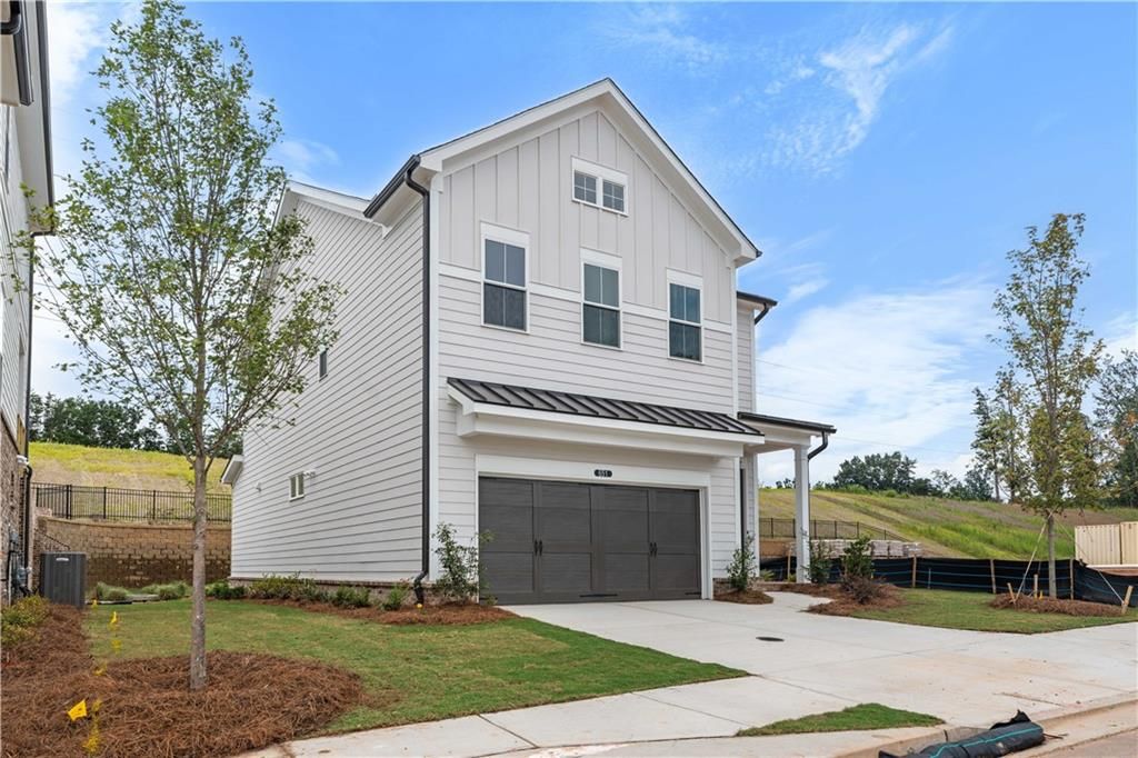 Image 3 of property listing at 651 Summitt Hill Way, Cumming, GA 30040