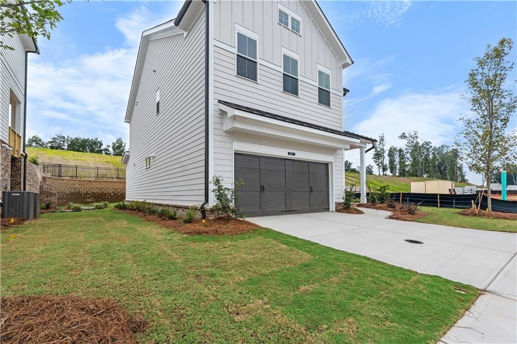 Image 4 of property listing at 651 Summitt Hill Way, Cumming, GA 30040