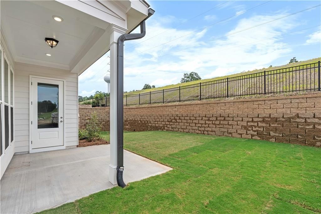 Image 6 of property listing at 651 Summitt Hill Way, Cumming, GA 30040