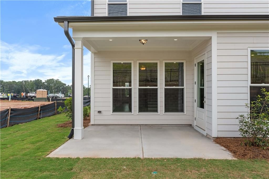 Image 8 of property listing at 651 Summitt Hill Way, Cumming, GA 30040