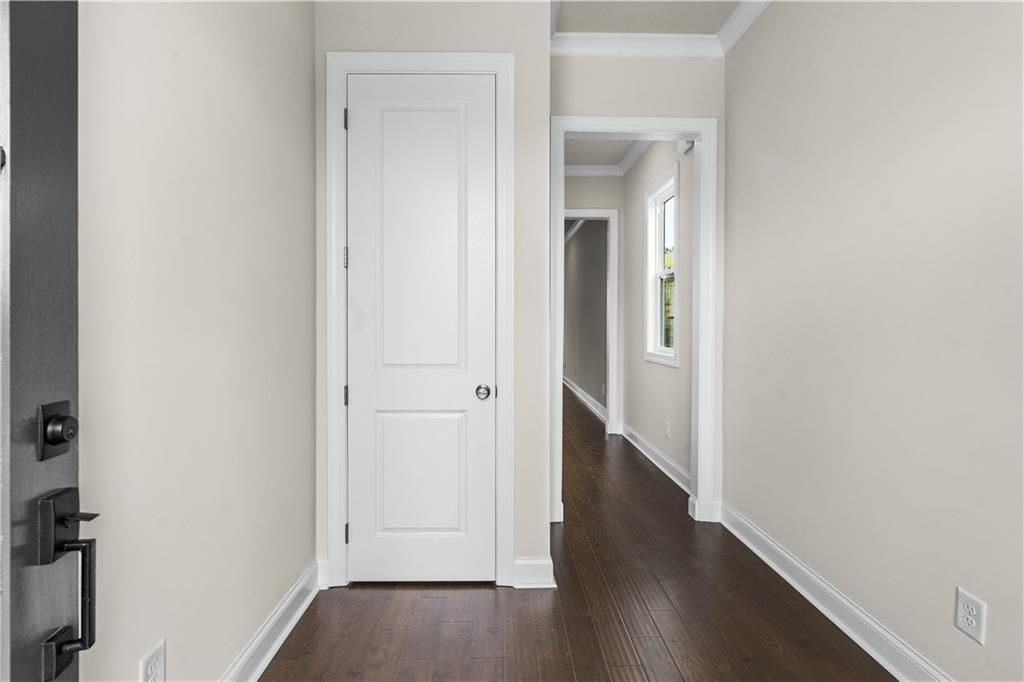 Image 9 of property listing at 651 Summitt Hill Way, Cumming, GA 30040