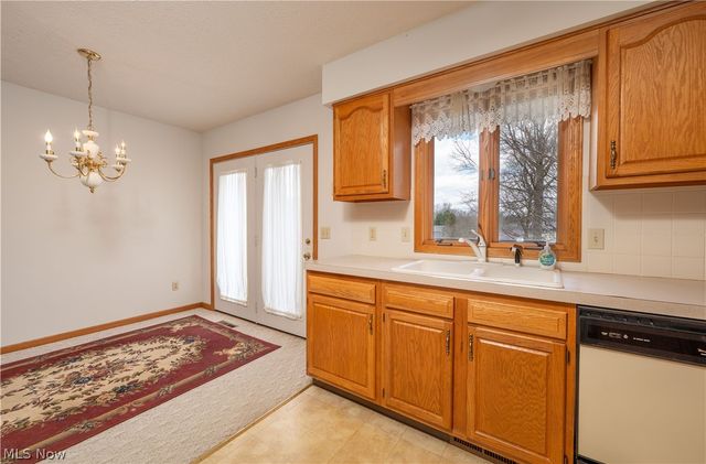 1389 N Milburn Square NE, Bolivar, OH 44612