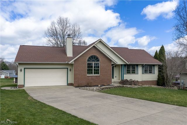1389 N Milburn Square NE, Bolivar, OH 44612