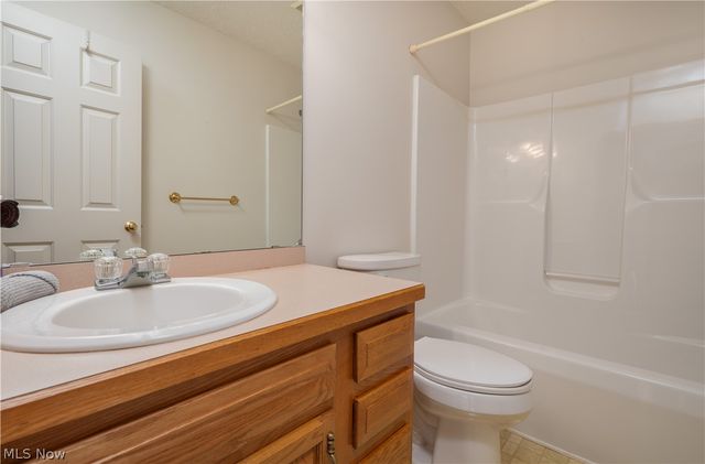 1389 N Milburn Square NE, Bolivar, OH 44612