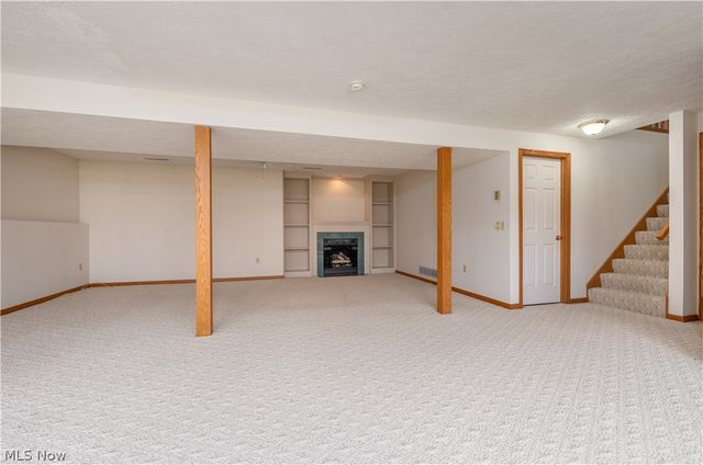 1389 N Milburn Square NE, Bolivar, OH 44612