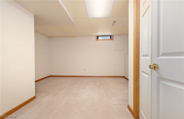 1389 N Milburn Square NE, Bolivar, OH 44612