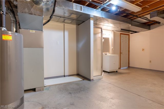 1389 N Milburn Square NE, Bolivar, OH 44612