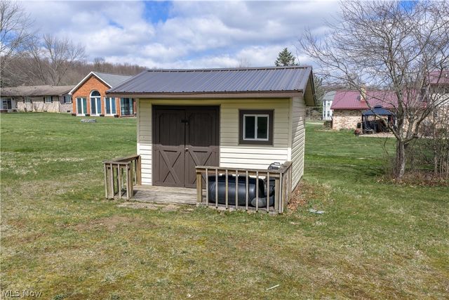 1389 N Milburn Square NE, Bolivar, OH 44612