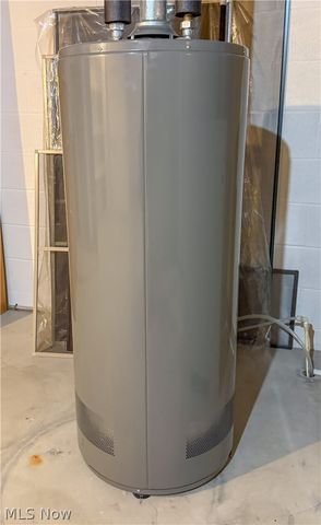 1389 N Milburn Square NE, Bolivar, OH 44612