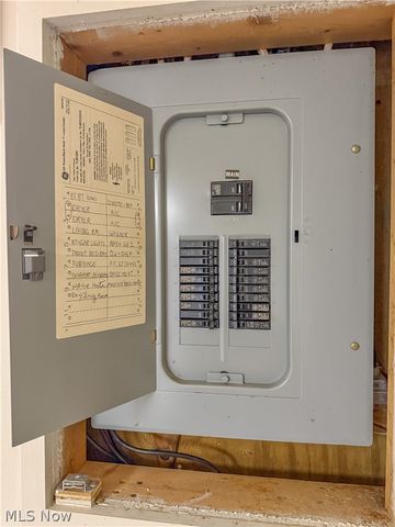 1389 N Milburn Square NE, Bolivar, OH 44612