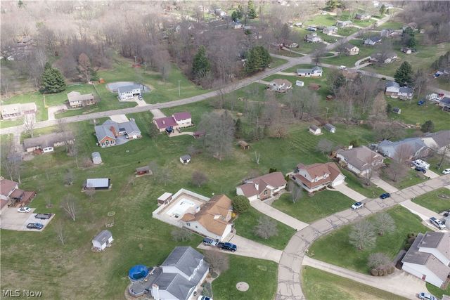 1389 N Milburn Square NE, Bolivar, OH 44612