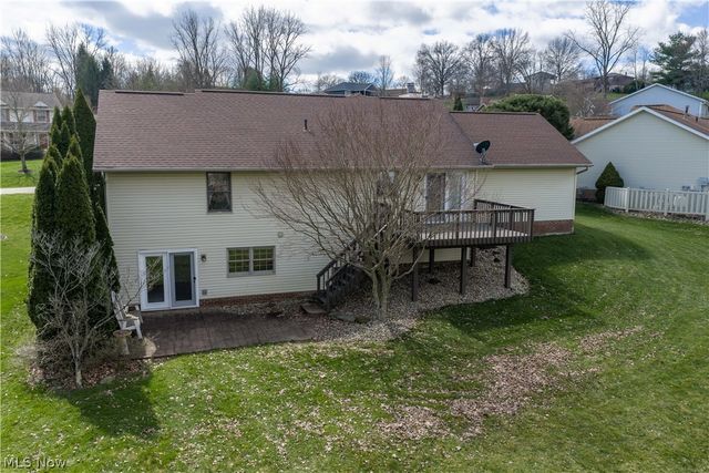 1389 N Milburn Square NE, Bolivar, OH 44612