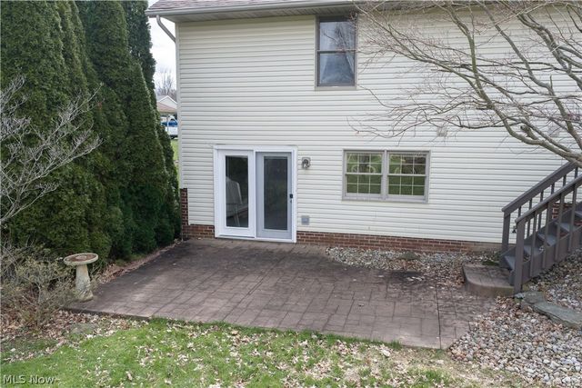 1389 N Milburn Square NE, Bolivar, OH 44612