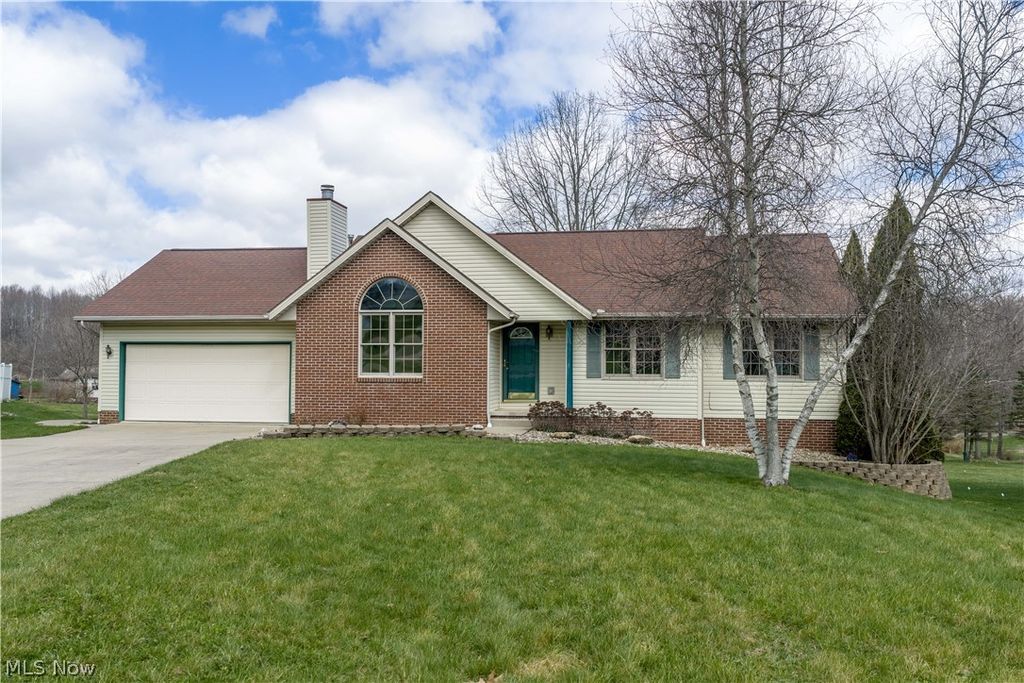 1389 N Milburn Square NE, Bolivar, OH 44612