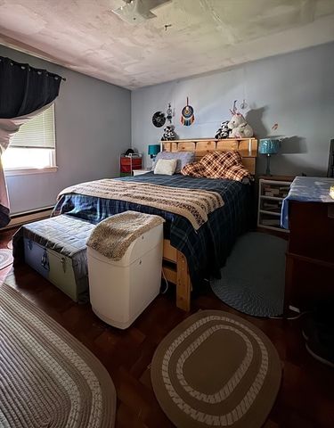 93 Marguerite St, Chicopee, MA 01020