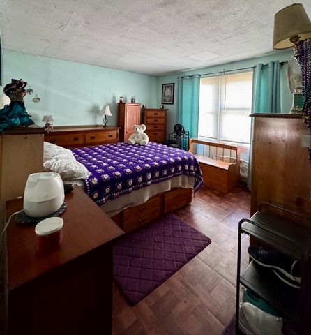 93 Marguerite St, Chicopee, MA 01020