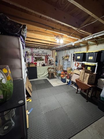 93 Marguerite St, Chicopee, MA 01020