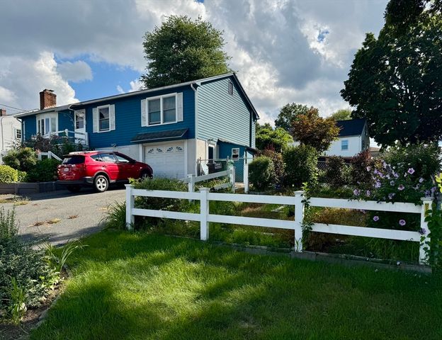 93 Marguerite St, Chicopee, MA 01020