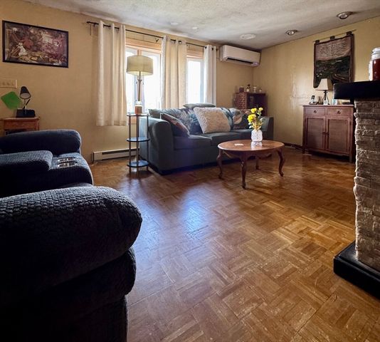 93 Marguerite St, Chicopee, MA 01020