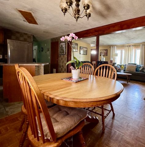 93 Marguerite St, Chicopee, MA 01020