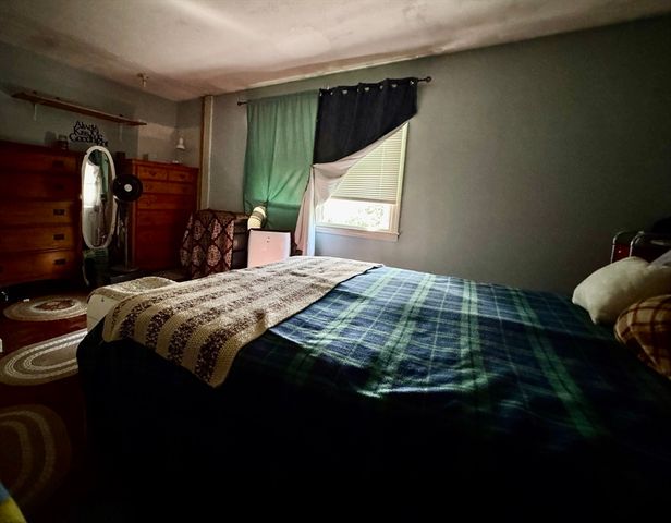 93 Marguerite St, Chicopee, MA 01020