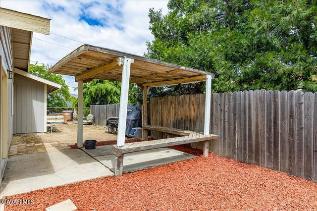 20924 Brentwood Drive, Tehachapi, CA 93561