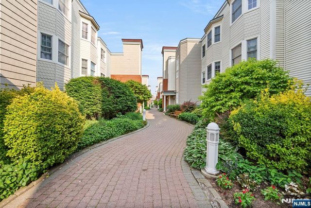 108 The Promenade 108, Edgewater, NJ 07020