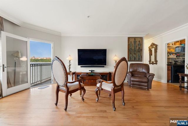 108 The Promenade 108, Edgewater, NJ 07020