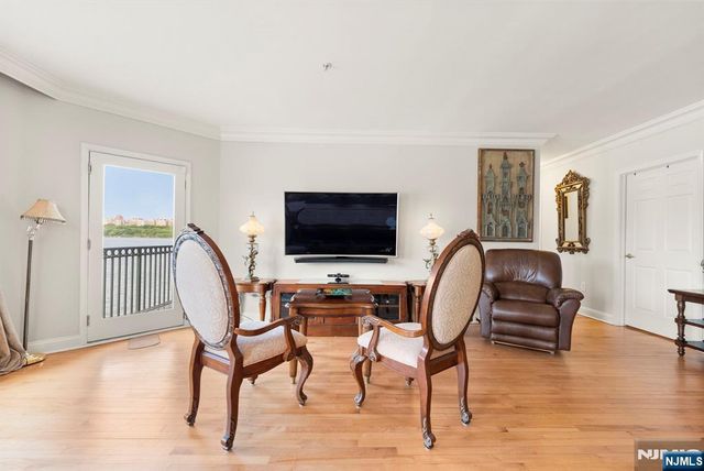 108 The Promenade 108, Edgewater, NJ 07020