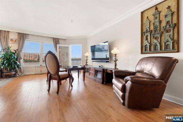 108 The Promenade 108, Edgewater, NJ 07020