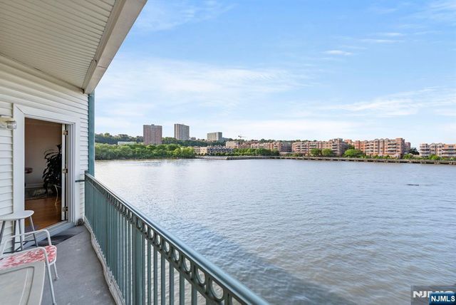 108 The Promenade 108, Edgewater, NJ 07020