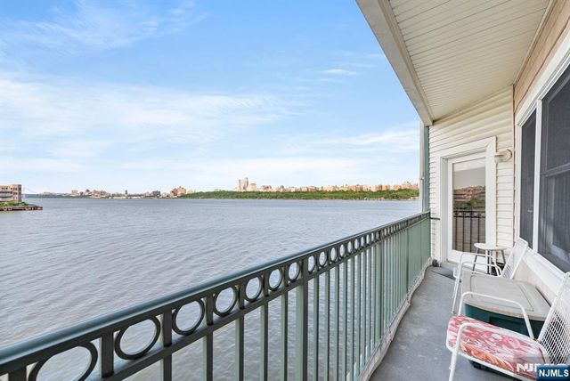 108 The Promenade 108, Edgewater, NJ 07020