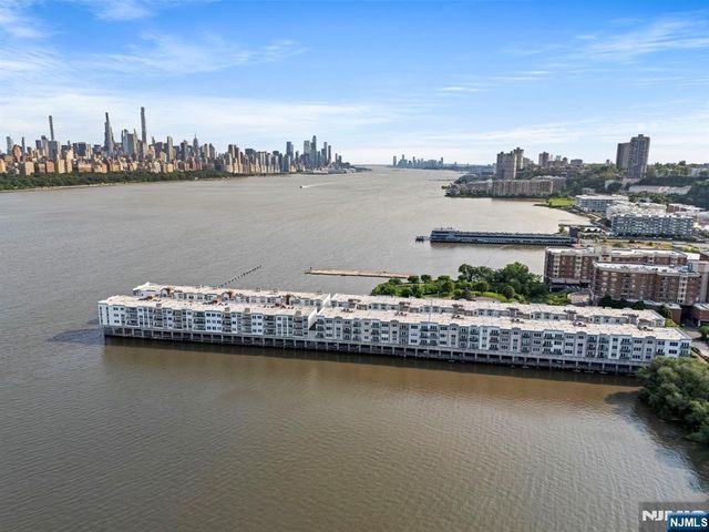 108 The Promenade 108, Edgewater, NJ 07020
