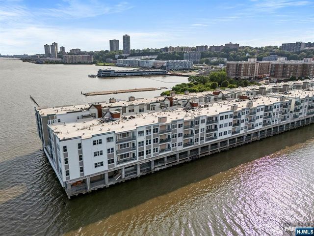 108 The Promenade 108, Edgewater, NJ 07020