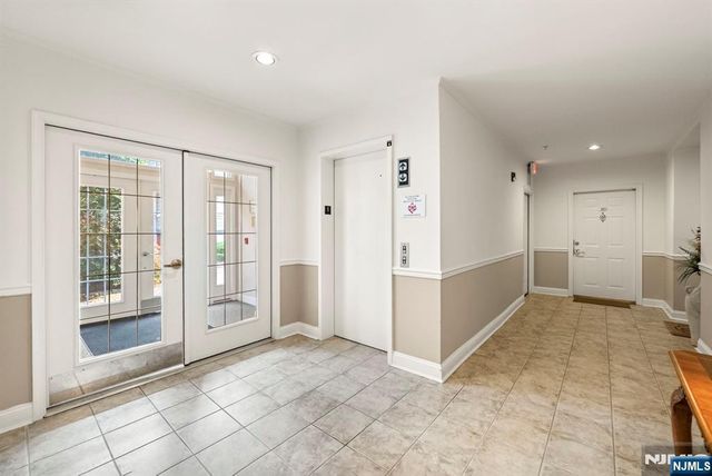 108 The Promenade 108, Edgewater, NJ 07020