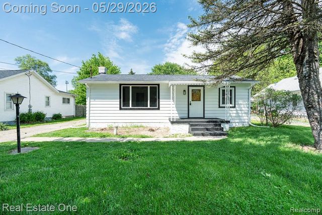 1056 Adams Road, Burton, MI 48509