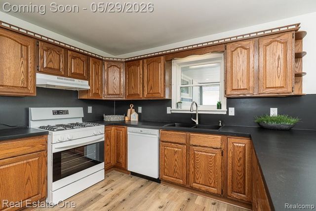 1056 Adams Road, Burton, MI 48509