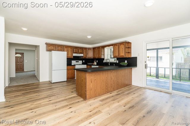 1056 Adams Road, Burton, MI 48509