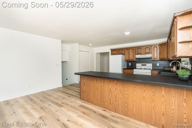 1056 Adams Road, Burton, MI 48509