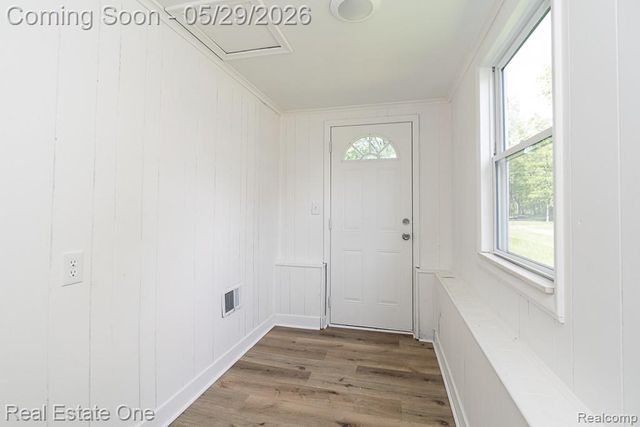 1056 Adams Road, Burton, MI 48509