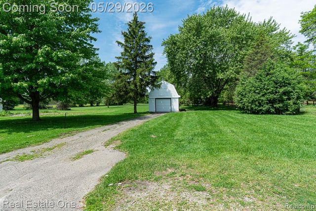 1056 Adams Road, Burton, MI 48509