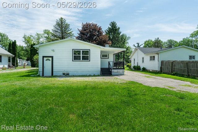 1056 Adams Road, Burton, MI 48509