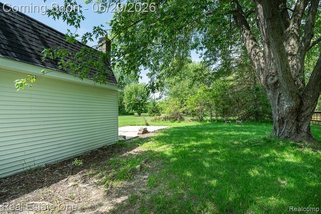 1056 Adams Road, Burton, MI 48509