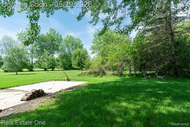1056 Adams Road, Burton, MI 48509
