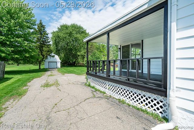 1056 Adams Road, Burton, MI 48509