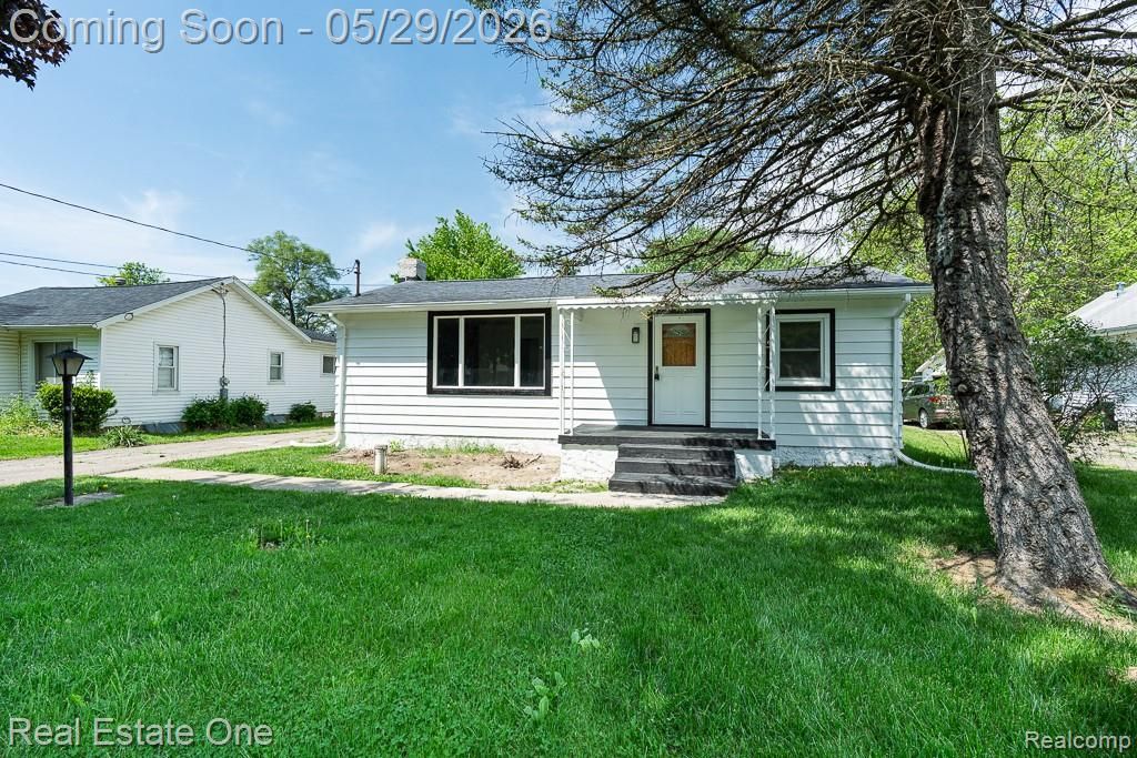 1056 Adams Road, Burton, MI 48509