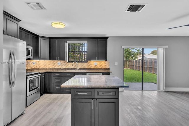 14212 NE 4th Ave, Miami, FL 33161
